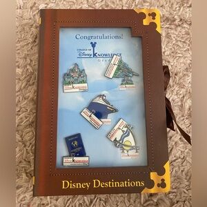 Disney set of 5 pins new in box